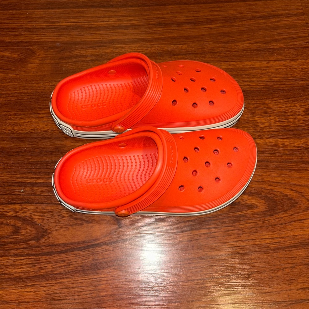 Crocs, Women’s size 8/Men’s size 6